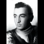 Charles Aznavour : 15 clichés vintage pour redécouvrir une légende de la chanson française